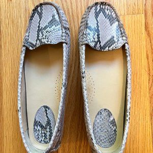 COLE HAAN Snakeskin print shoes 9.5